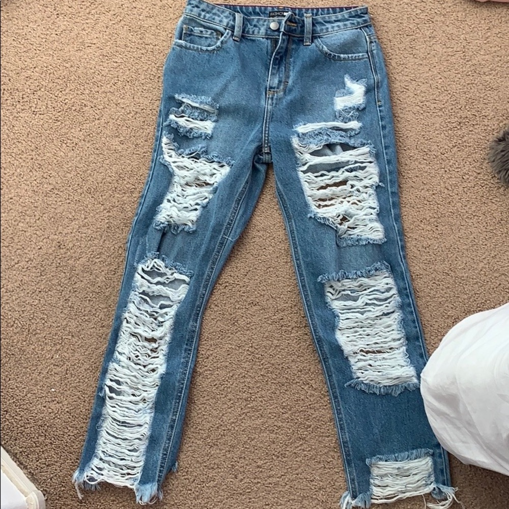 Distressed boyfriend jeans